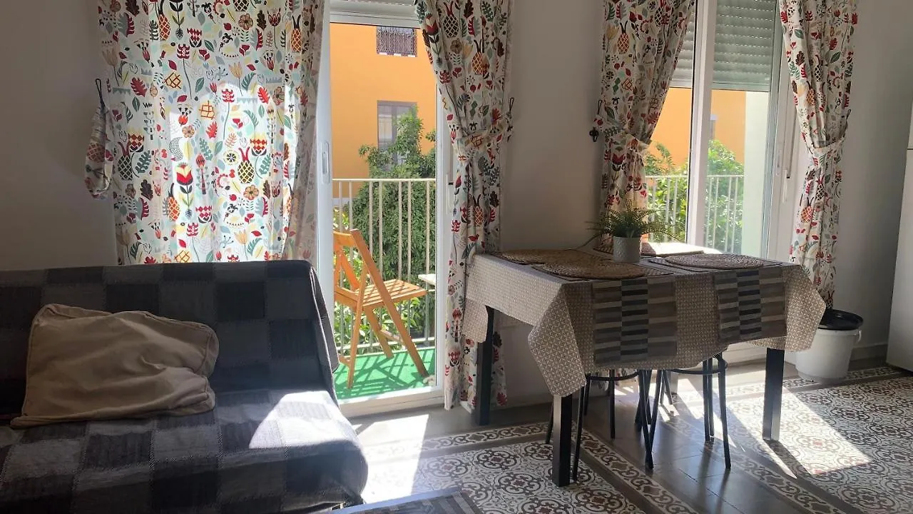 Violeta Apartment With Cozy Balcony Sevilla 0*, Seville