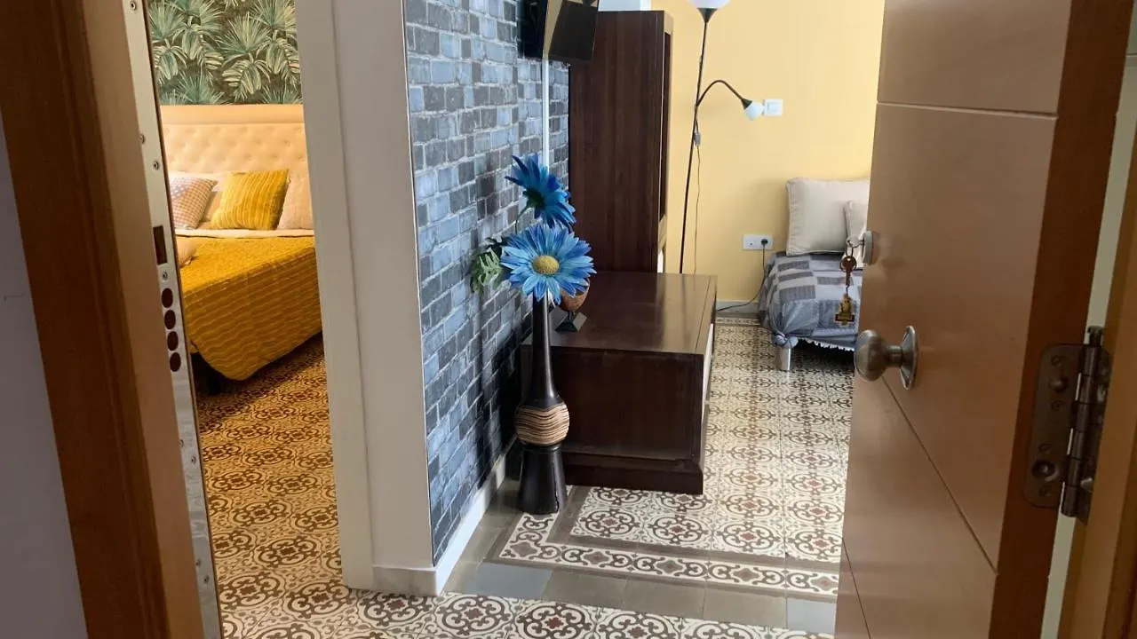Violeta Apartment With Cozy Balcony Sevilla Spain