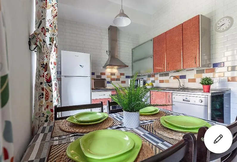 Violeta Apartment With Cozy Balcony Sevilla 0*, Seville