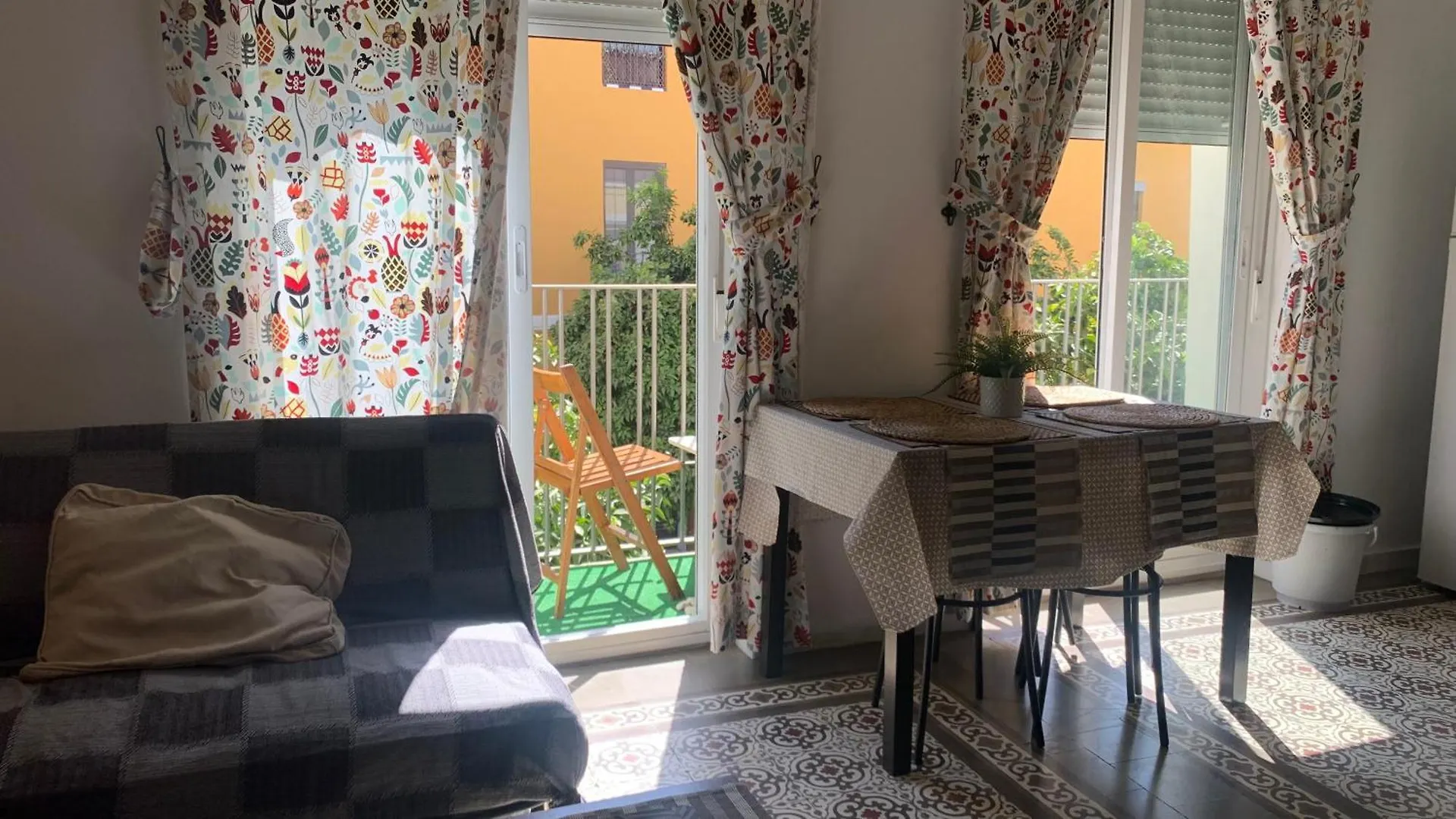 Violeta Apartment With Cozy Balcony Sevilla